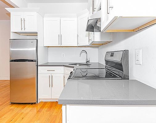 2nd image of 72 Maujer St #1M