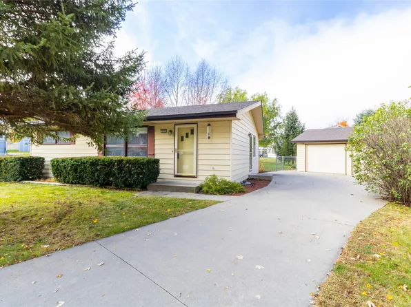 222 NE Circle Dr, Grimes, IA 50111