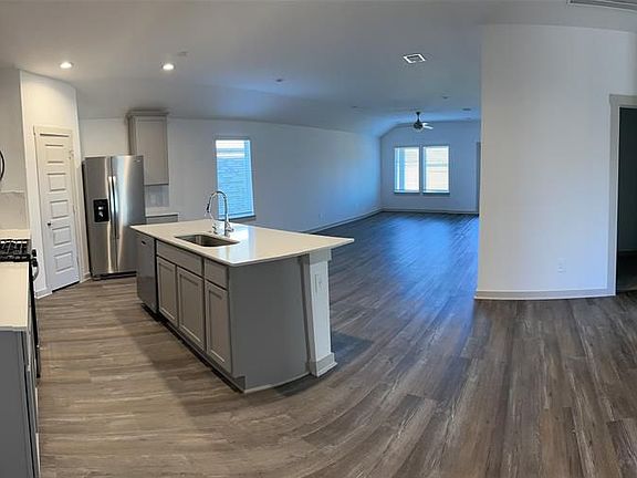 3rd image of 7315 Lakeview Bluff Ln