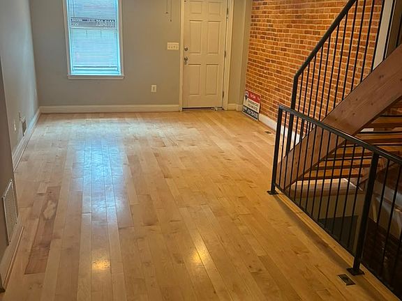 3rd image of 1012 W Lombard St
