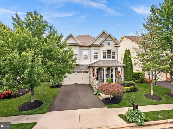 42755 Chatelain Cir, Ashburn, VA 20148