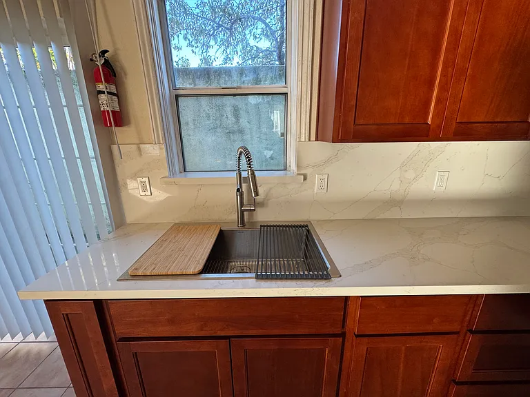 709 Pacific Ave #B — Photo 17