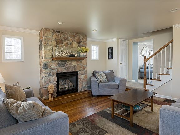 4th image of 105 Sunny Dr