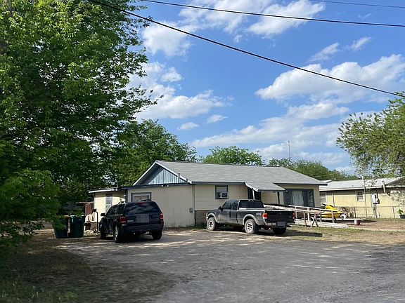 3rd image of 811 Petersburg St
