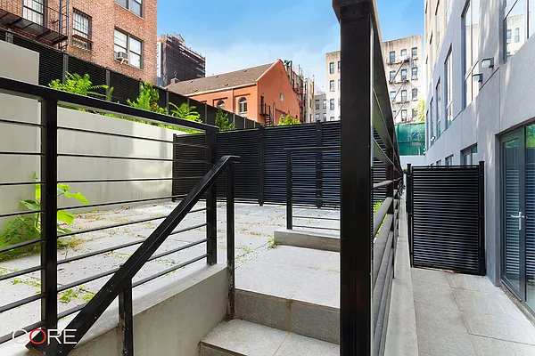 Rented by CORE | media 11