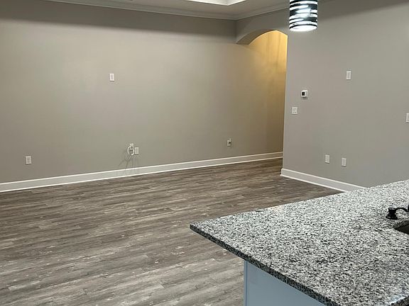 4th image of 517 Virginia Ln