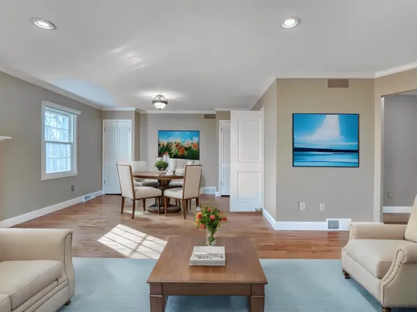 3057 E Newport Ct #3057, Milwaukee, WI 53211