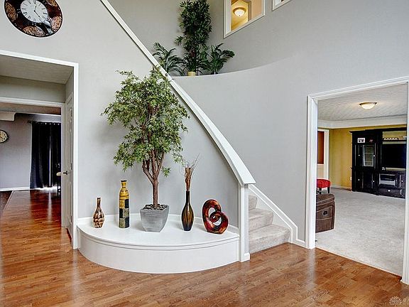 2nd image of 939 Sleepy Hollow Dr