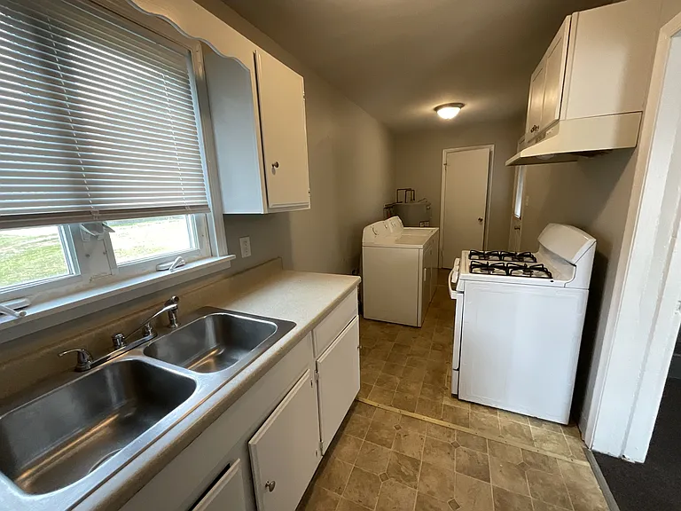 138 E South St — Photo 4