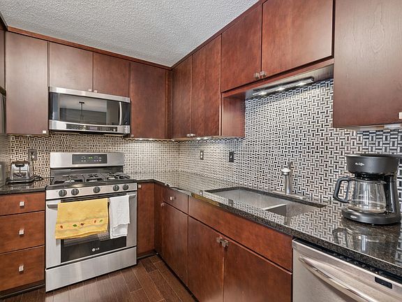 3rd image of 4002 Foss Rd APT 102