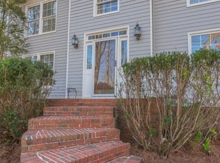 909 Dunsinane Rd, Signal Mountain, TN 37377