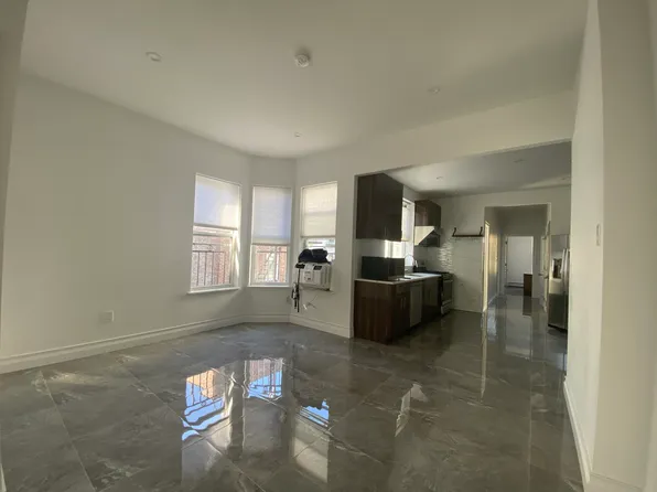 302 Marine Avenue image 2 of 9