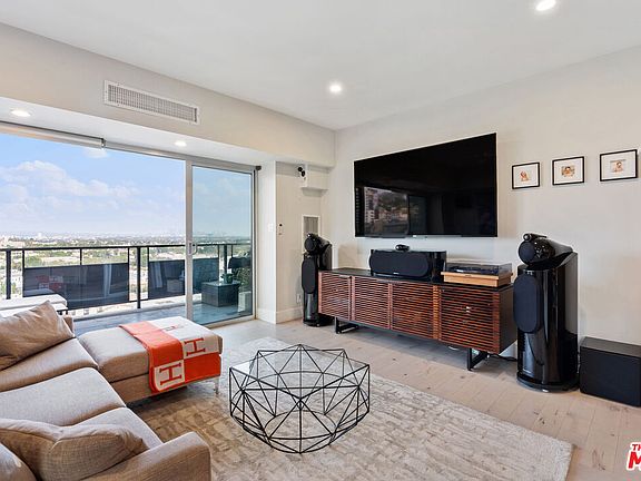 3rd image of 1155 N La Cienega Blvd APT 1012