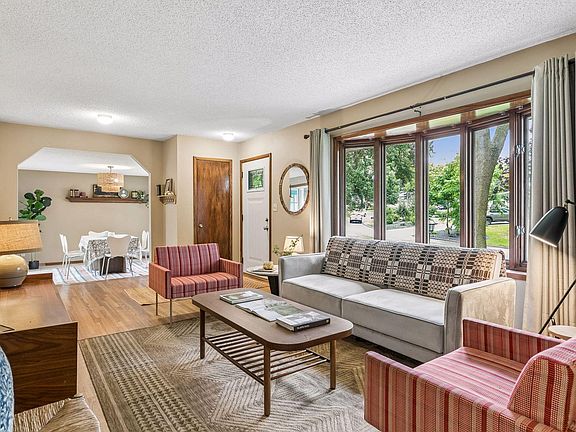 4th image of 3572 Emerald Dr