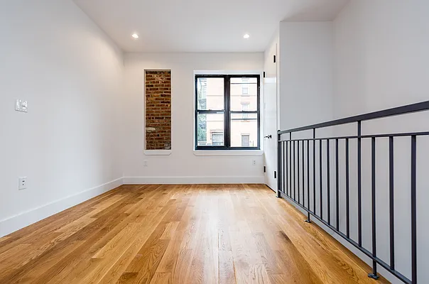 Rented by Nooklyn NYC LLC | media 76
