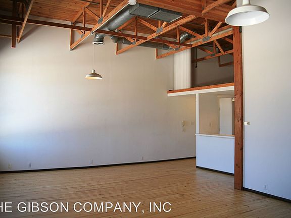 5th image of 4118 Commerce St #209