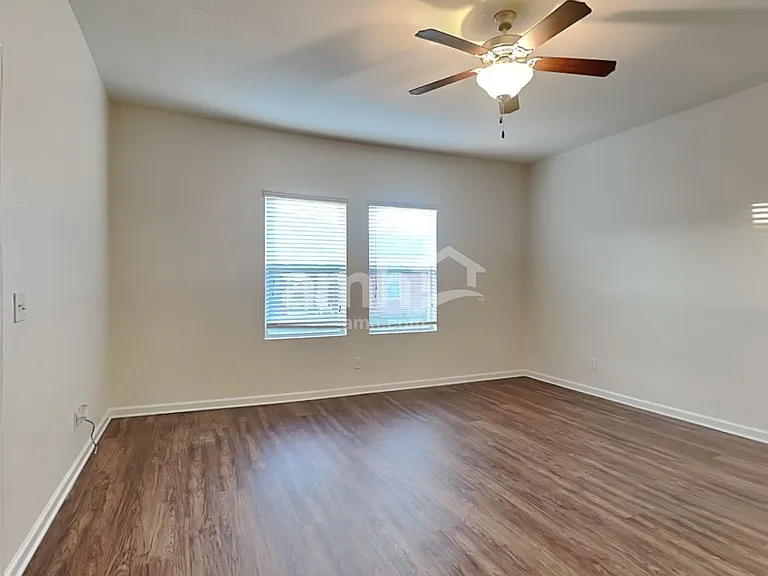 4878 Saint James Ln — Photo 10