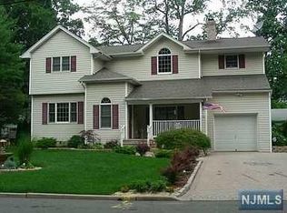 996 Garibaldi Pl, Washington Township, NJ 07676