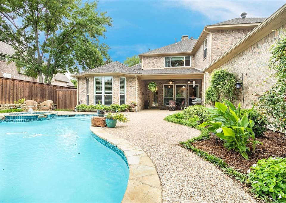 1st image of 815 Parkwood Ct
