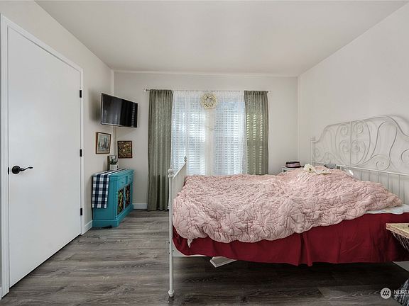 5th image of 1018 E 109th Court E #49