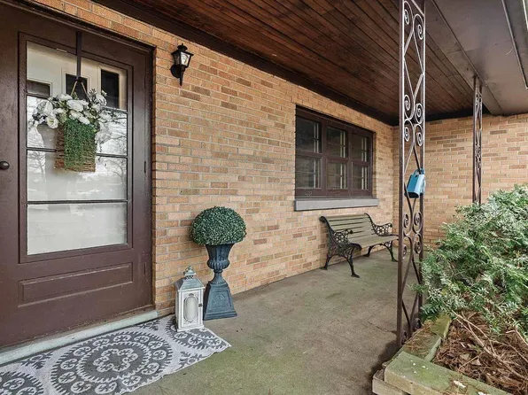 19436 Cleveland Rd, South Bend, IN 46637