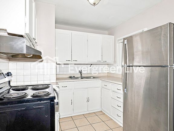 4th image of 3161 Thayer St