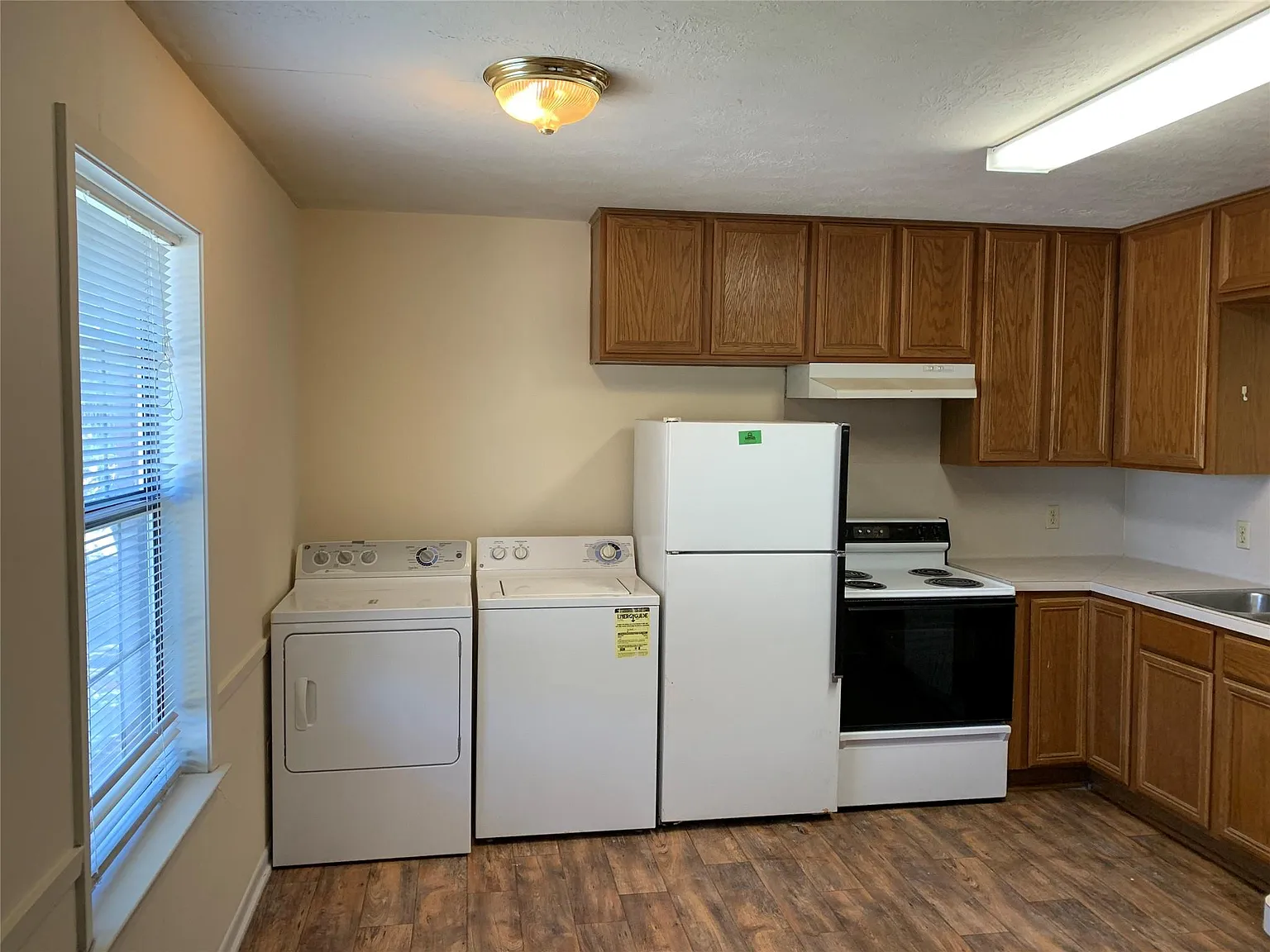 2 bed, 2.0 bath, 848 sqft, $1,220 — Photo 4