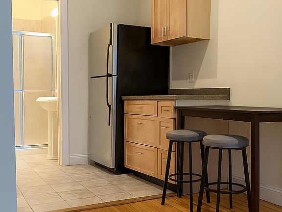 5th image of 339 W 87th St APT 5