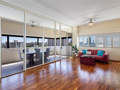 1330 Heulu St #Penthouse 2, Honolulu, HI, 96822