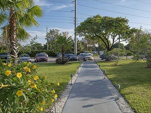 2nd image of 1101 Newport U #1101