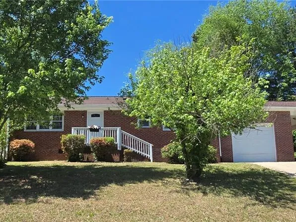 1416 Clark Ave, Winston Salem, NC 27105