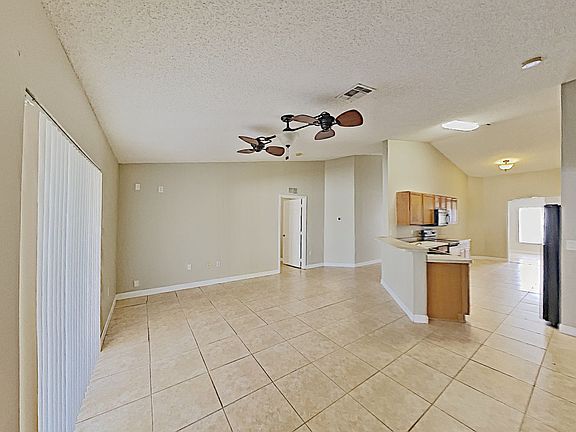 4th image of 347 Caen Ct