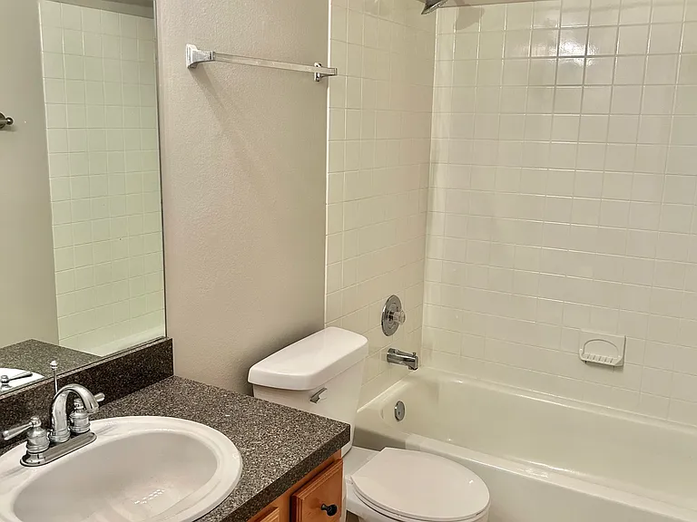 6019 Forest View Rd #2B — Photo 9