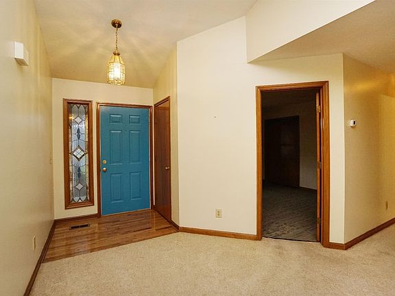 3rd image of 1021 Crede Way