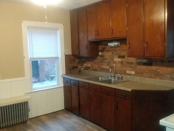 4th image of 18 Remington Ave