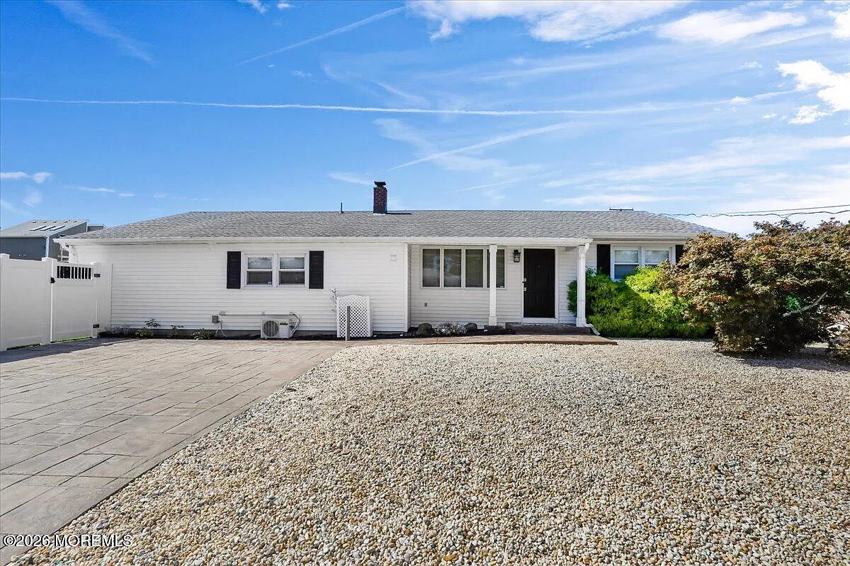 3 bed, 1.5 bath, 1284 sqft, $4,000 — Photo 2
