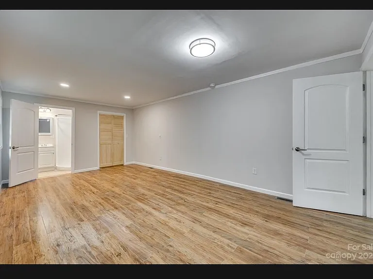 212 Price St — Photo 9