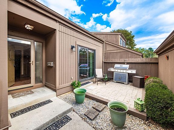 4th image of 2120 Willowick Dr #B