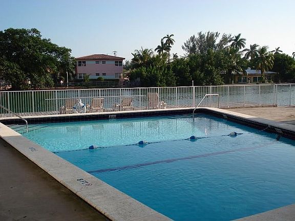 2nd image of 350 S Shore Dr APT 4