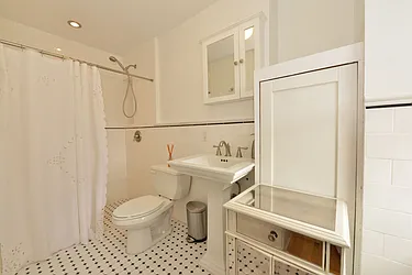 Rented by Ozymandius Realty