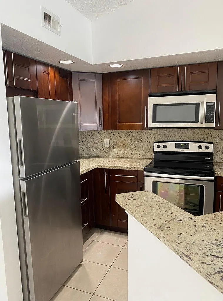 1 bed, 743 sqft, $1,925 — Photo 4