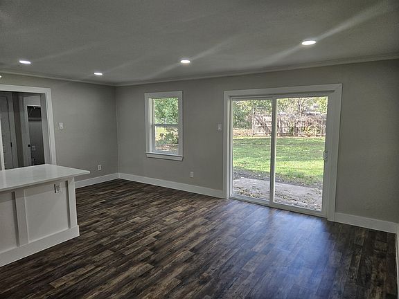 5th image of 301 Kansas St