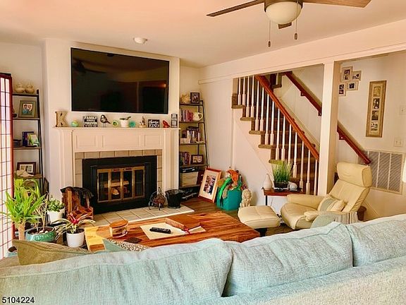 5th image of 156 Saddleback Ct #156