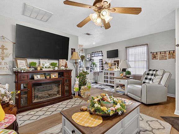 4th image of 2003 33rd St