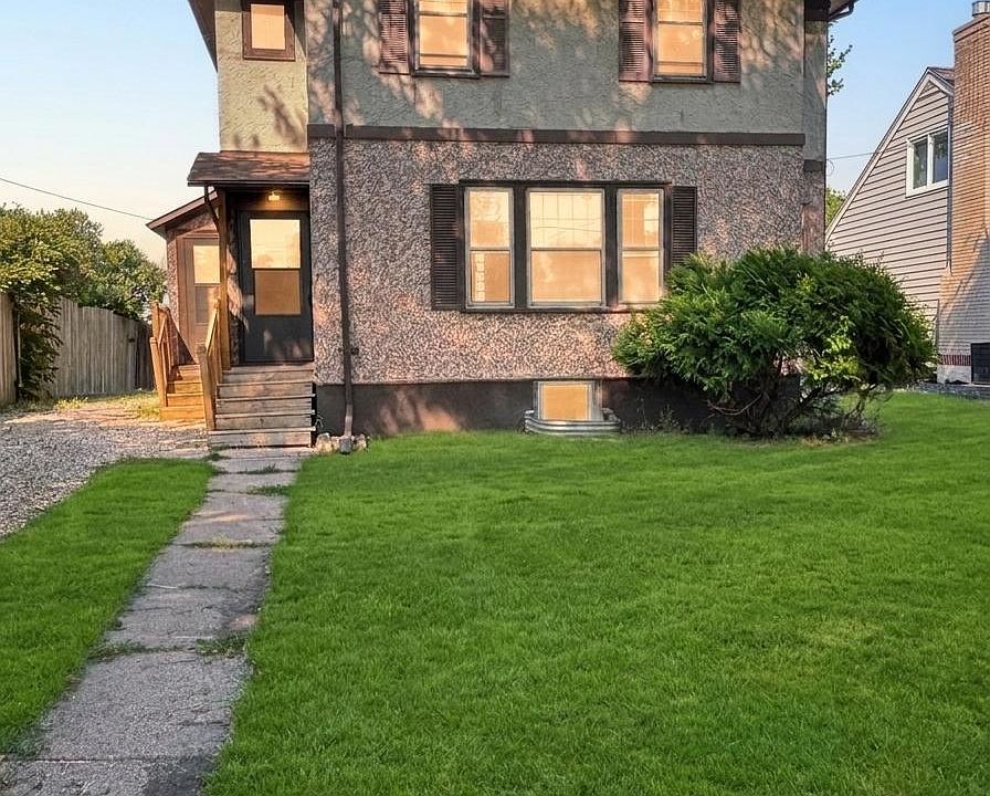 1st image of 1036 14th St N