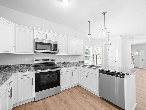 3rd image of 108 Quarry Point Dr