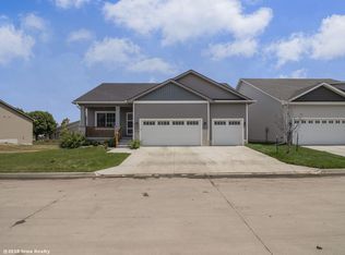 5621 Woodreed Ln, Johnston, IA 50131