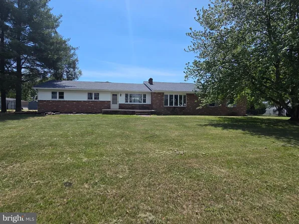 64 Shickle Ln, Inwood, WV 25428