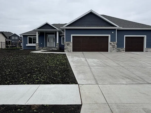 6076 Wildflower Dr S, Fargo, ND 58104