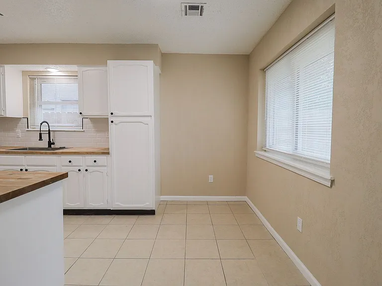 3012 S Ash Ct — Photo 8
